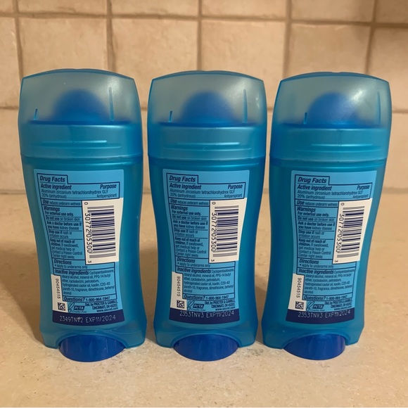 Secret Outlast Advance Deoderant NEW, 3 sticks - Picture 2 of 3